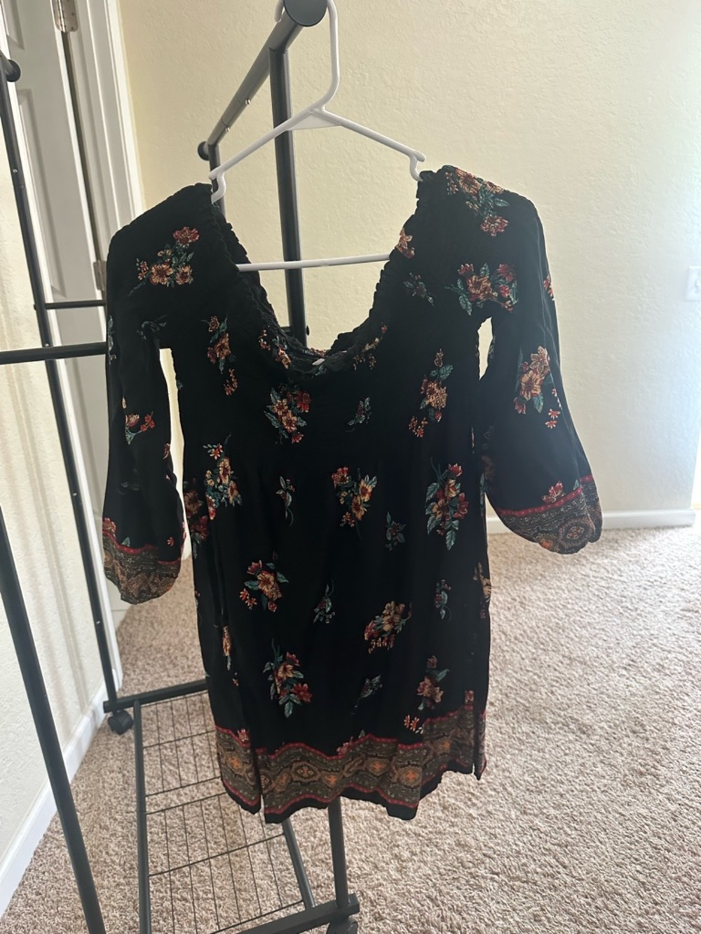Off the shoulder dress - Picture 3 of 4